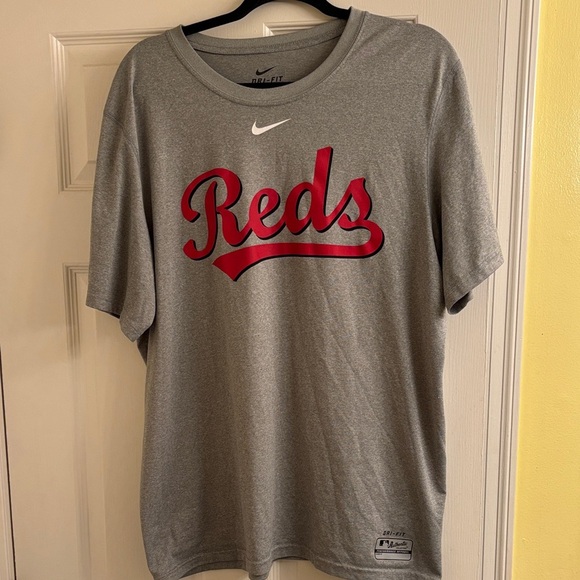 Nike Gray T-Shirt with Red 'Reds' Logo Size Large - Picture 1 of 6